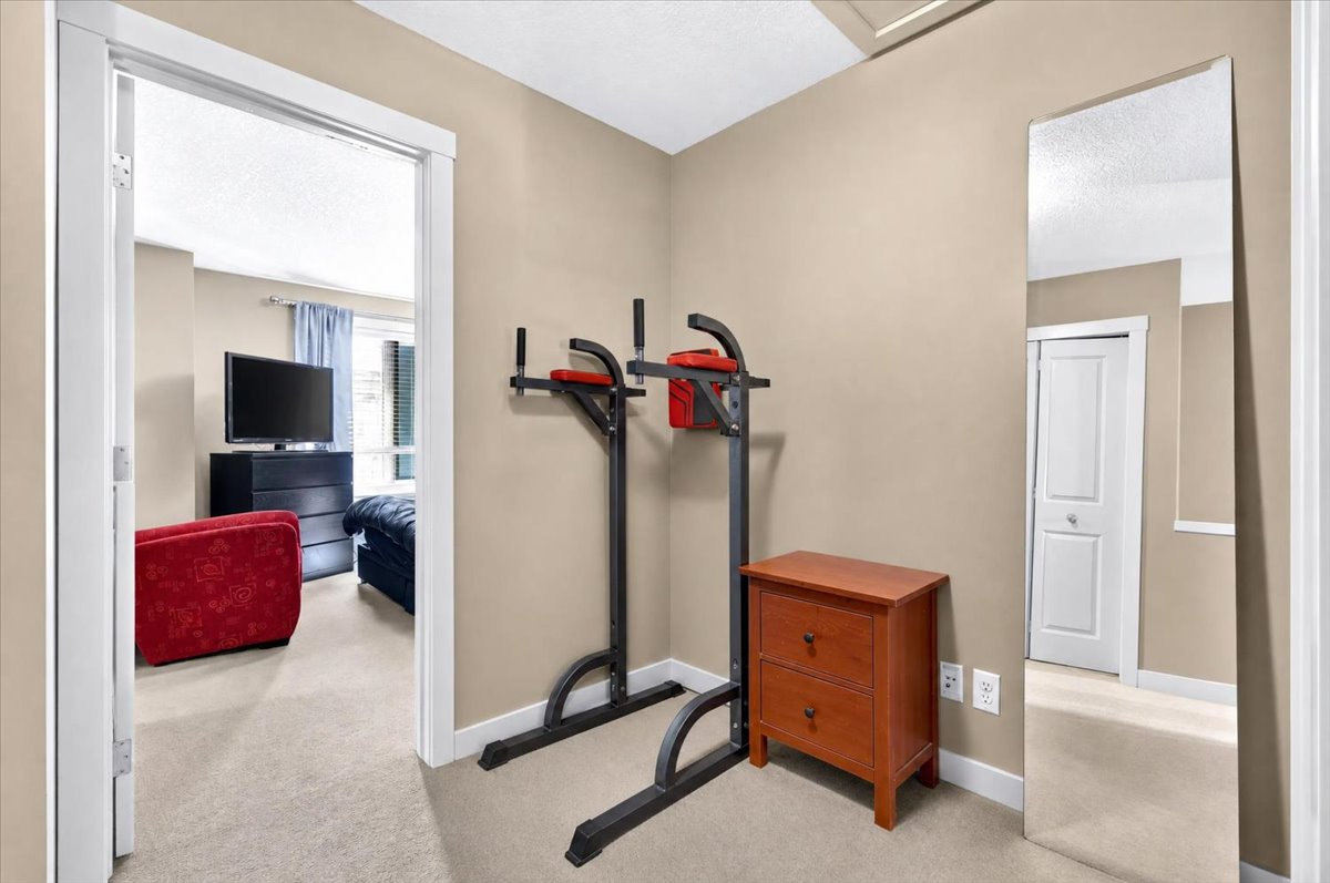 Upper-floor landing
